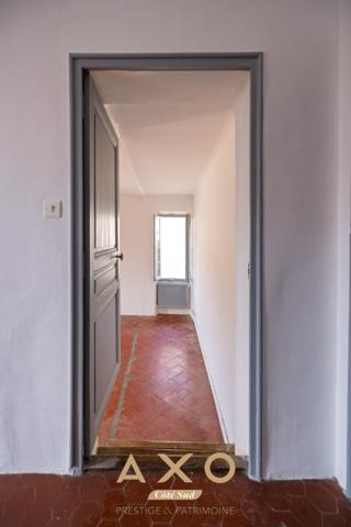 VENTABREN - CENTRE VILLE HISTORIQUE - MAISON DE VILLE - T5 - 140 M2 - 465 000