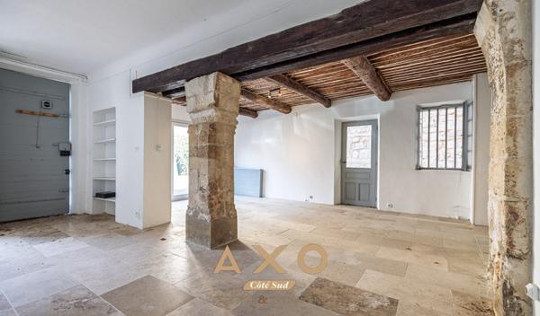 VENTABREN - CENTRE VILLE HISTORIQUE - MAISON DE VILLE - T5 - 140 M2 - 465 000