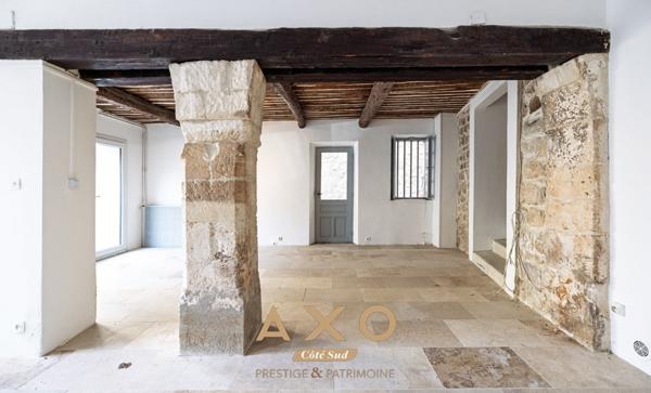 VENTABREN - CENTRE VILLE HISTORIQUE - MAISON DE VILLE - T5 - 140 M2 - 465 000