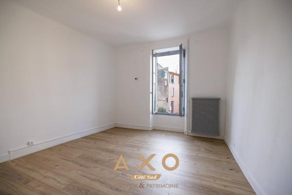 VENTABREN - CENTRE VILLE HISTORIQUE - MAISON DE VILLE - T5 - 140 M2 - 465 000