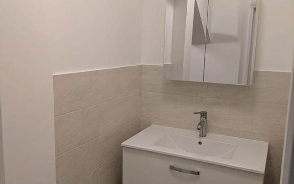 Immeuble à vendre    5 pièces • 100 m2 Vauvert