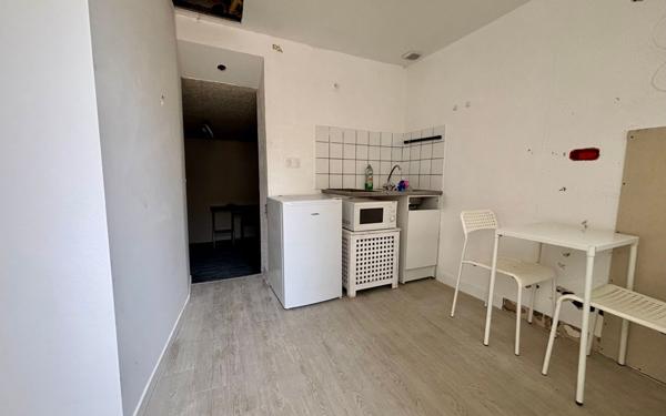 Immeuble à vendre    5 pièces • 100 m2 Vauvert