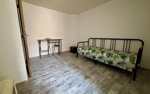 Immeuble à vendre    5 pièces • 100 m2 Vauvert