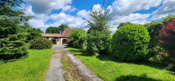 Authentique longère familiale avec piscine et grands volumes !