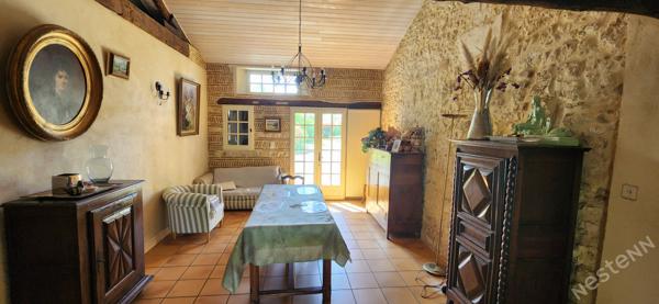 Authentique longère familiale avec piscine et grands volumes !