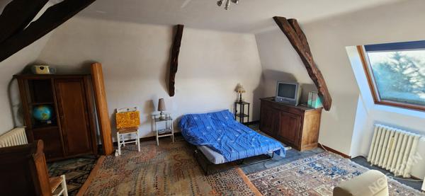 Authentique longère familiale avec piscine et grands volumes !