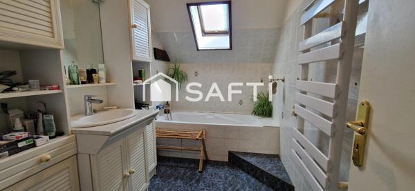 maison atypique offrant un havre de paix avec vue dégagée