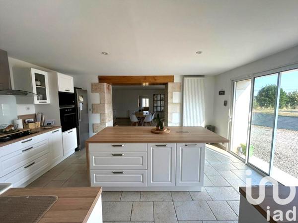 House for sale 7 rooms 198 m² Fontenay-le-Comte