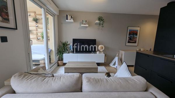 Rives du Lez - T2 rénové avec Terrasse et Parking