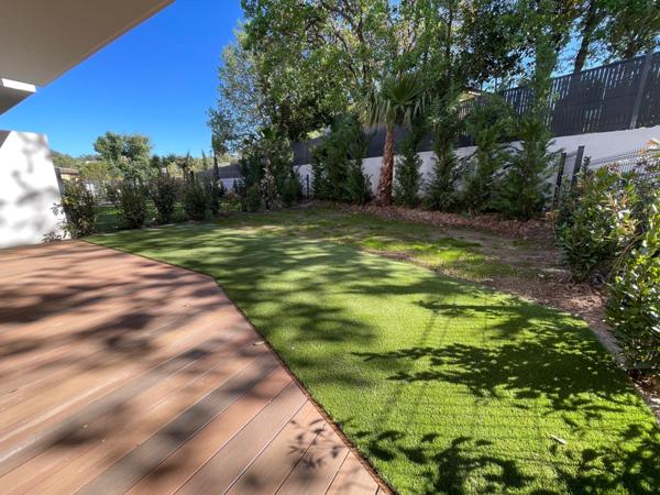 Saint Raphaël dans petite résidence, bureau de 53m2