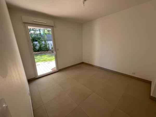 Saint Raphaël dans petite résidence, bureau de 53m2