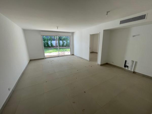 Saint Raphaël dans petite résidence, bureau de 53m2