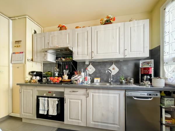 Appartement
         4 pièces
        - 84 m² 75 900 € *