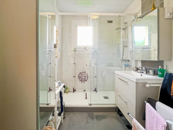 Appartement
         4 pièces
        - 84 m² 75 900 € *