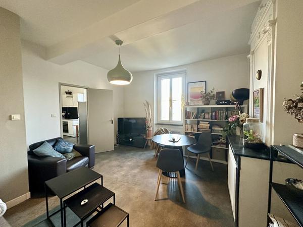 APPARTEMENT DEUX CHAMBRES AVEC JARDIN COMMUN