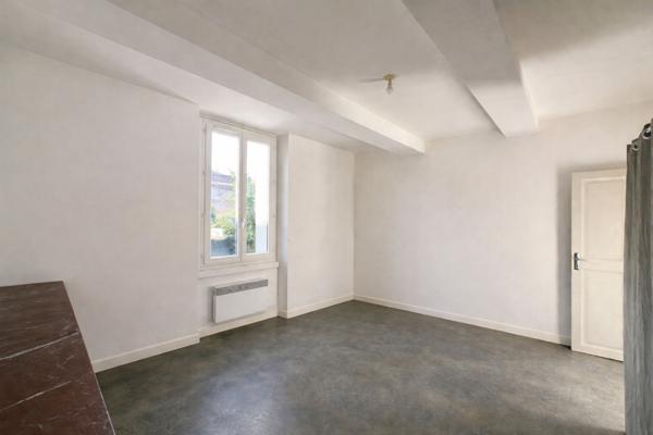 APPARTEMENT DEUX CHAMBRES AVEC JARDIN COMMUN