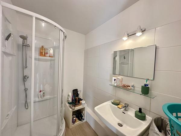 APPARTEMENT DEUX CHAMBRES AVEC JARDIN COMMUN