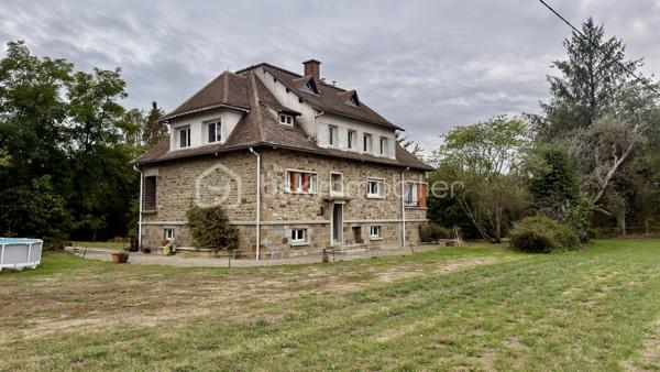 Axelle mandataire BSK IMMOBILIER vous propose cet ensemble immobilier situé à Sainte-Opportune, à seulement 6 minutes de Briouze. 

Cette belle propriété rénovée depuis 2020, implantée sur un terrain de 1,4 hectare offre une surface habitable d’environ 187 m². 
Au rez-de-chaussée, elle se compose d’une cuisine équipée ouverte sur un salon-séjour d’environ 35 m² plein de charme grâce à ses pierres apparantes, d’une chambre, d’une salle d’eau et de WC séparé. 
À l’étage, vous trouverez cinq chambres, dont une restant à terminer de rénover, ainsi qu’une salle de bains avec douche et des WC.

La propriété dispose également d’un sous-sol complet, de fenêtres PVC double vitrage, d’un chauffage central aux granulés complété par un poêle à bois, ainsi que d’un puits en complément de l’eau de ville. 
À l’extérieur, l’éclairage est programmé et la propriété bénéficie également d’un système de video surveillance et d’un portail automatique.

Un ensemble d’environ 700 m² de bâtiments complète ce bien, avec notamment une salle de réception , des hangars..

Enfin, vous allez être charmé par le toit terrasse qui vous offrira une vue panoramique sur les paysages verdoyants environnants

Une propriété aux nombreuses possibilités !

Contactez-moi au 07 62 82 65 78 ou par email à : a.barbey@bskimmobilier.com pour organiser une visite !