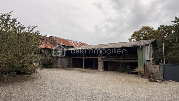 Axelle mandataire BSK IMMOBILIER vous propose cet ensemble immobilier situé à Sainte-Opportune, à seulement 6 minutes de Briouze. 

Cette belle propriété rénovée depuis 2020, implantée sur un terrain de 1,4 hectare offre une surface habitable d’environ 187 m². 
Au rez-de-chaussée, elle se compose d’une cuisine équipée ouverte sur un salon-séjour d’environ 35 m² plein de charme grâce à ses pierres apparantes, d’une chambre, d’une salle d’eau et de WC séparé. 
À l’étage, vous trouverez cinq chambres, dont une restant à terminer de rénover, ainsi qu’une salle de bains avec douche et des WC.

La propriété dispose également d’un sous-sol complet, de fenêtres PVC double vitrage, d’un chauffage central aux granulés complété par un poêle à bois, ainsi que d’un puits en complément de l’eau de ville. 
À l’extérieur, l’éclairage est programmé et la propriété bénéficie également d’un système de video surveillance et d’un portail automatique.

Un ensemble d’environ 700 m² de bâtiments complète ce bien, avec notamment une salle de réception , des hangars..

Enfin, vous allez être charmé par le toit terrasse qui vous offrira une vue panoramique sur les paysages verdoyants environnants

Une propriété aux nombreuses possibilités !

Contactez-moi au 07 62 82 65 78 ou par email à : a.barbey@bskimmobilier.com pour organiser une visite !
