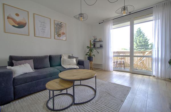 AGEN - Appartement T3 bis traversant et lumineux de 73m² avec un garage, deux balcons et une cave.