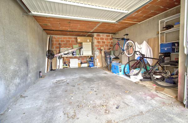 AGEN - Appartement T3 bis traversant et lumineux de 73m² avec un garage, deux balcons et une cave.