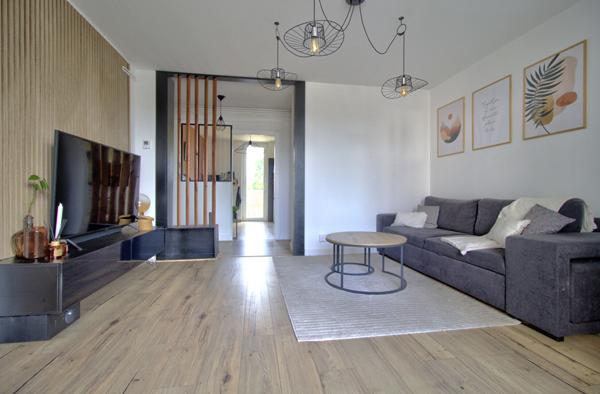 AGEN - Appartement T3 bis traversant et lumineux de 73m² avec un garage, deux balcons et une cave.