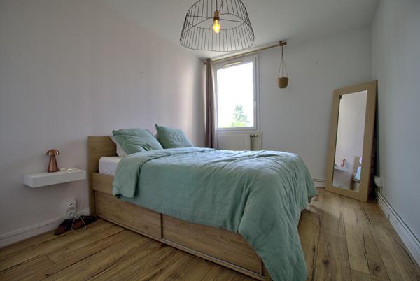 AGEN - Appartement T3 bis traversant et lumineux de 73m² avec un garage, deux balcons et une cave.