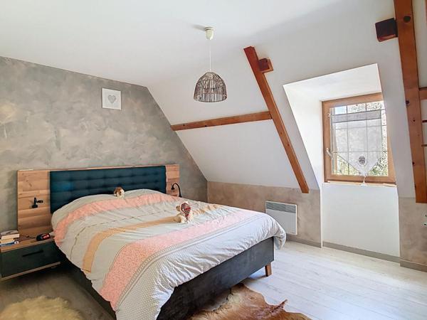 Ensemble contemporain avec maison principale, gîte indépendant, piscine chauffée et vaste terrain