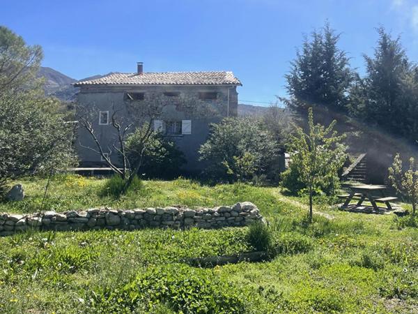 Maison Thoard 3 pièces 74 m2 + 170m2 dépendances sur 3.6 hectares