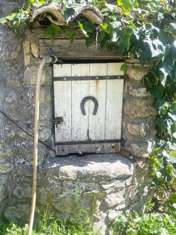 Maison Thoard 3 pièces 74 m2 + 170m2 dépendances sur 3.6 hectares