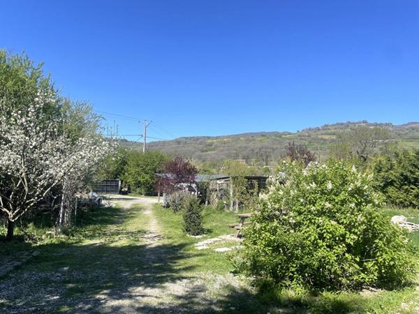 Maison Thoard 3 pièces 74 m2 + 170m2 dépendances sur 3.6 hectares