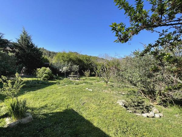 Maison Thoard 3 pièces 74 m2 + 170m2 dépendances sur 3.6 hectares