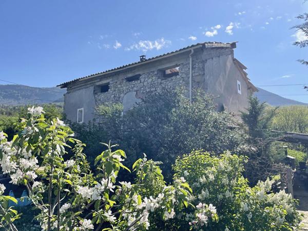 Maison Thoard 3 pièces 74 m2 + 170m2 dépendances sur 3.6 hectares