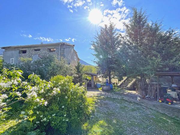 Maison Thoard 3 pièces 74 m2 + 170m2 dépendances sur 3.6 hectares