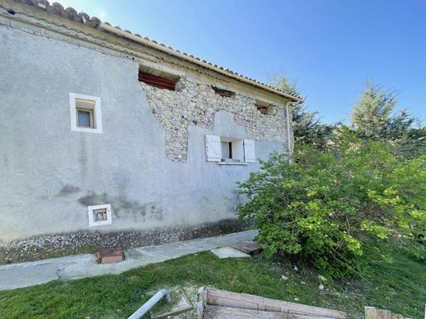 Maison Thoard 3 pièces 74 m2 + 170m2 dépendances sur 3.6 hectares