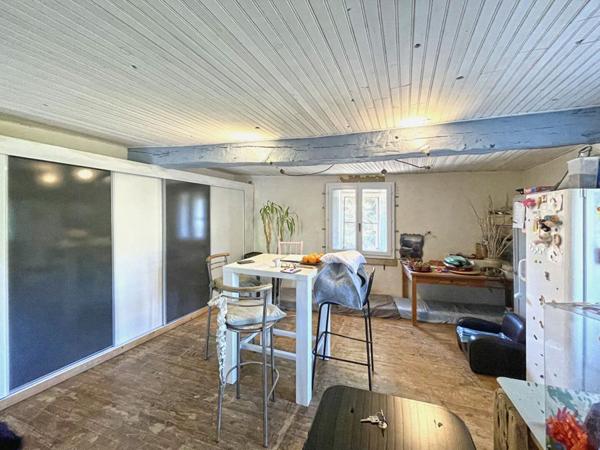 Maison Thoard 3 pièces 74 m2 + 170m2 dépendances sur 3.6 hectares