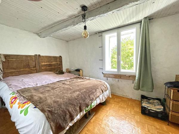 Maison Thoard 3 pièces 74 m2 + 170m2 dépendances sur 3.6 hectares