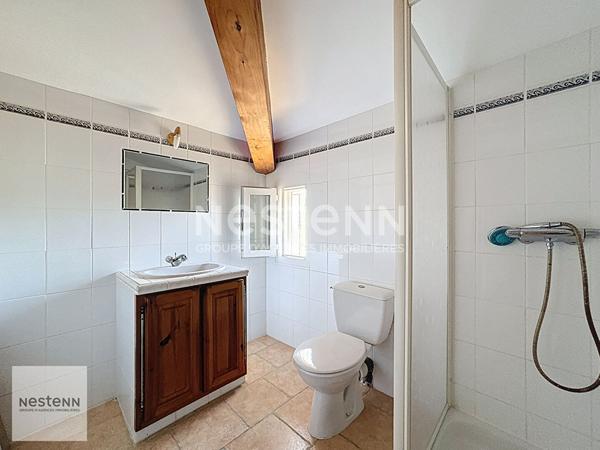 Maison de type 5 d'environ 180m² sur un terrain de 1000m² avec piscine