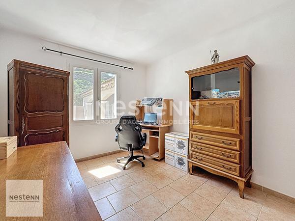 Maison de type 5 d'environ 180m² sur un terrain de 1000m² avec piscine