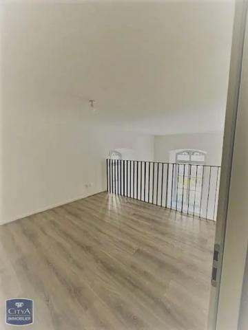 Appartement à louer 4 pièces 82.5m²