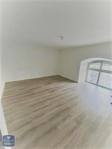 Appartement à louer 4 pièces 82.5m²