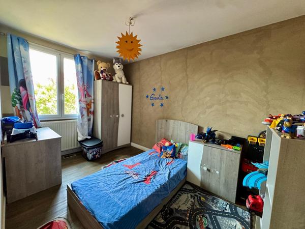 Maison 4 chambres avec grand sous-sol aménageable