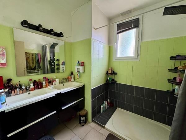 Maison 4 chambres avec grand sous-sol aménageable