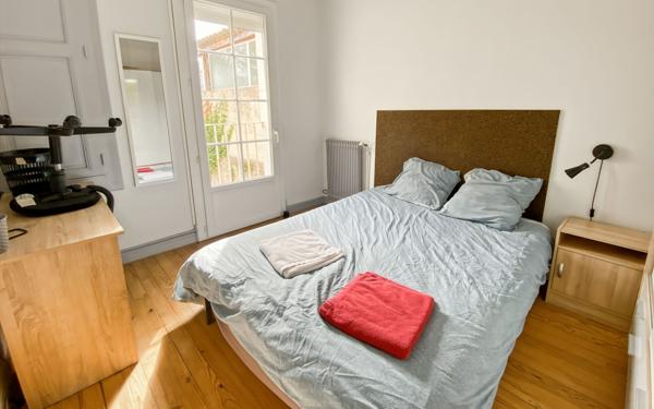 Immeuble à vendre    8 pièces •  Agen