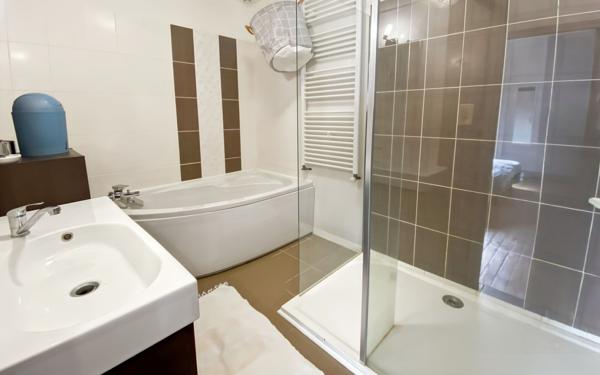 Immeuble à vendre    8 pièces •  Agen