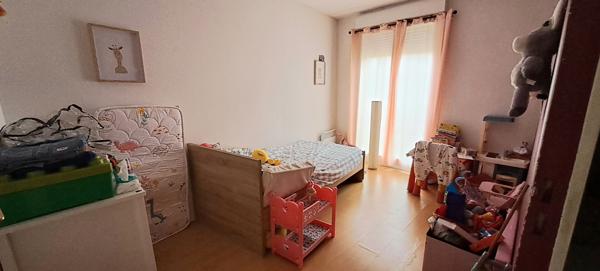 Appartement 3 pièces avec un balcon dans une résidence récente et 2 places de parking loué 780 € CC