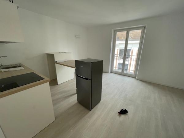 Location                                                      Appartement
                        
                     3 pièces                      62 m2                     à Saint-Quentin