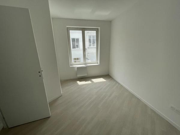 Location                                                      Appartement
                        
                     3 pièces                      62 m2                     à Saint-Quentin