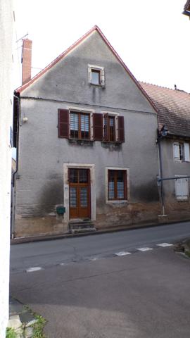 Ainay-le-Château – Maison de village avec deux appartements indépendants Ainay-le-Château (03360)
