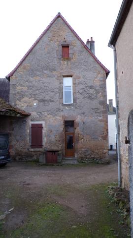 Ainay-le-Château – Maison de village avec deux appartements indépendants Ainay-le-Château (03360)